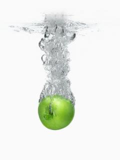 hd green apple fruits water wallpaper dowload