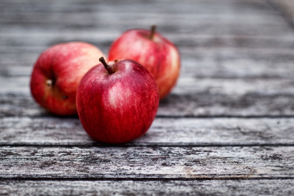 hd green apple fruits wood wallpaper dowload